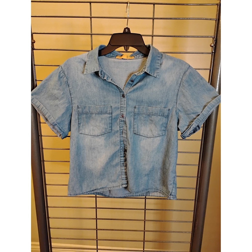 Free Heart Womens Blue Denim Short Sleeve Button Down Shirt Light Wash D74-2346